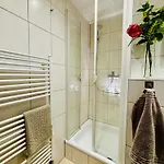 Moondayhomes - Toplocation I 4persons I Gallery Maisonette Boutique Pera *