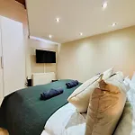 Moondayhomes - Toplocation I 4persons I Gallery Maisonette Boutique Pera Lejlighed
