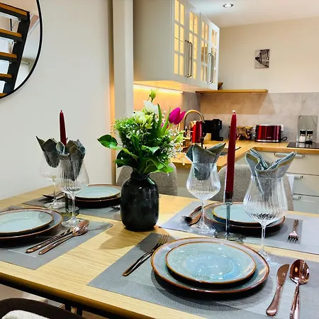 Moondayhomes - Toplocation I 4persons I Gallery Maisonette Boutique Pera Apartment
