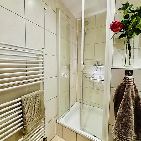 Moondayhomes - Toplocation I 4persons I Gallery Maisonette Boutique Pera *