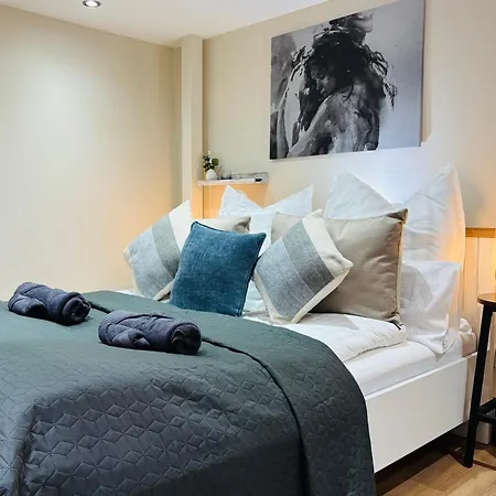 Moondayhomes - Toplocation I 4persons I Gallery Maisonette Boutique Pera