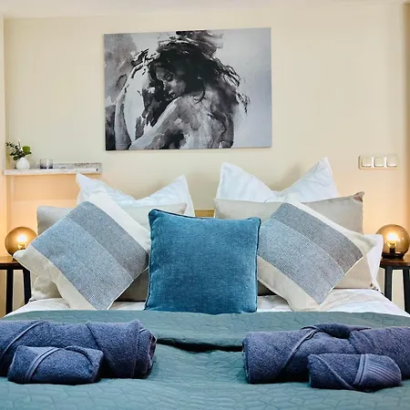 Moondayhomes - Toplocation I 4persons I Gallery Maisonette Boutique Pera