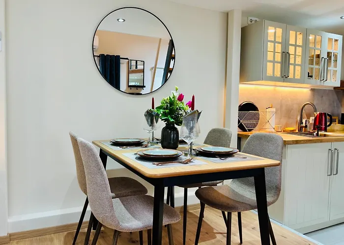 Moondayhomes - Toplocation I 4persons I Gallery Maisonette Boutique Pera