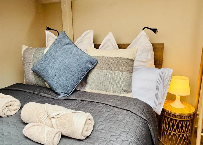 Moondayhomes - Toplocation I 4persons I Gallery Maisonette Boutique Pera