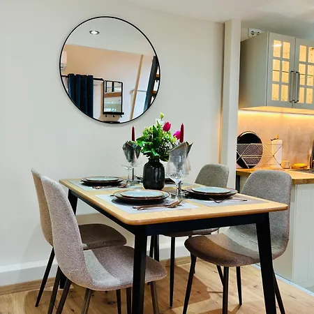 Moondayhomes - Toplocation I 4persons I Gallery Maisonette Boutique Pera