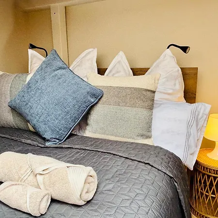 Moondayhomes - Toplocation I 4persons I Gallery Maisonette Boutique Pera