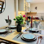 Moondayhomes - Toplocation I 4persons I Gallery Maisonette Boutique Pera 아파트
