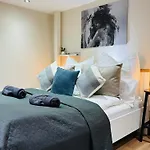 Moondayhomes - Toplocation I 4persons I Gallery Maisonette Boutique Pera