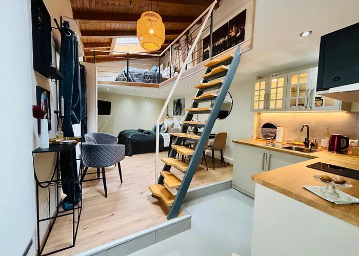 Moondayhomes - Toplocation I 4persons I Gallery Maisonette Boutique Pera Apartment